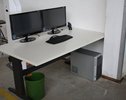 Die PC-Workstation ist Teil eines Arbeitsplatzes mit 2 Bildschirmen